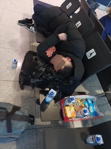 Μόναχο: Εγκλωβισμένοι ‘Ελληνες στο αεροδρόμιο για τρίτη ημέρα – Τι είπαν στην ΕΡΤ – 22 πτήσεις ακυρώθηκαν λόγω της κακοκαιρίας
