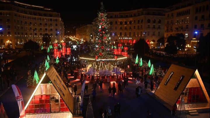 Θεσσαλονίκη: Απόψε η φωταγώγηση του χριστουγεννιάτικου δέντρου στην πλατεία Αριστοτέλους