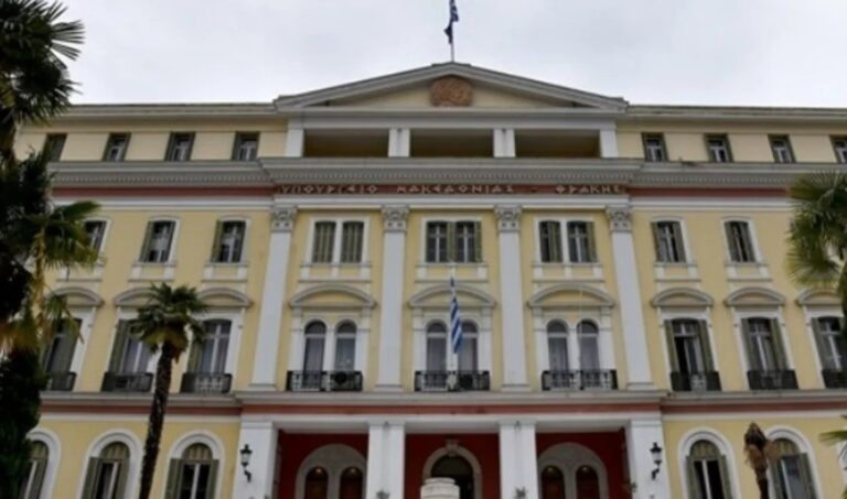 Θεσσαλονίκη: Διαμαρτυρία στο ΥΜΑΘ για τις συγχωνεύσεις σχολείων