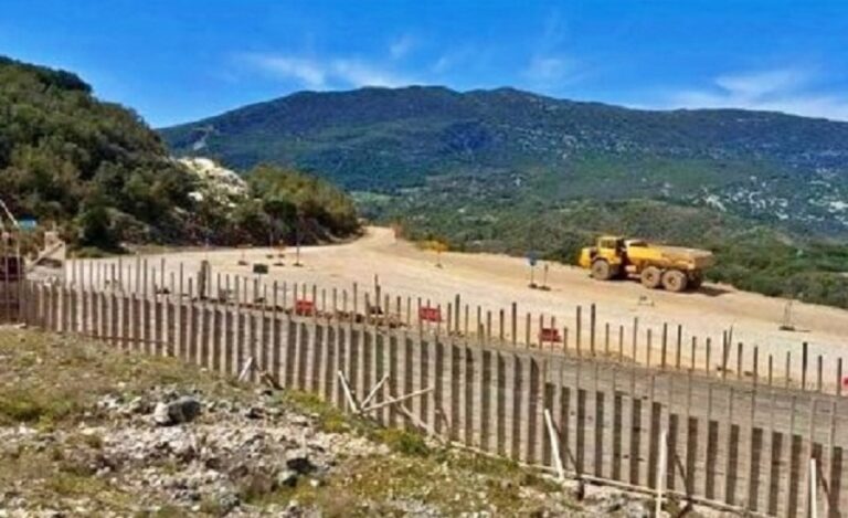 Υπογράφηκε η σύμβαση για τον δρόμο Πηγάδια – Γέφυρα Πλάκας