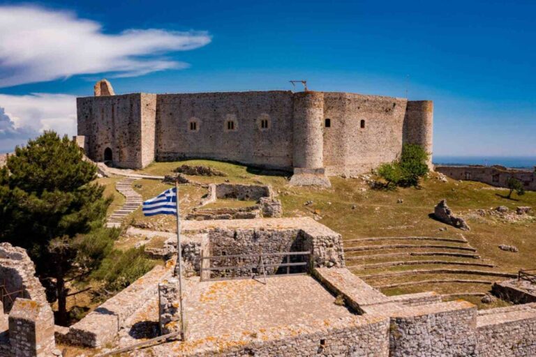 Κάστρο Χλεμούτσι: Αναβλήθηκαν λόγω καιρού παρεμβάσεις στον εξωτερικό περίβολο