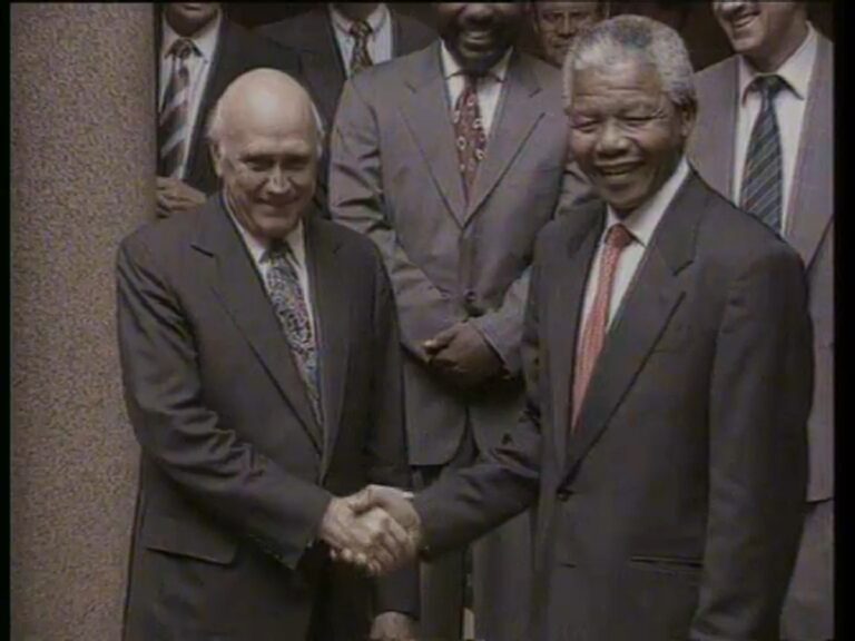 Νέλσον Μαντέλα: 10 χρόνια από τον θάνατό του –  «Στον δρόμο του ουράνιου τόξου» (video)