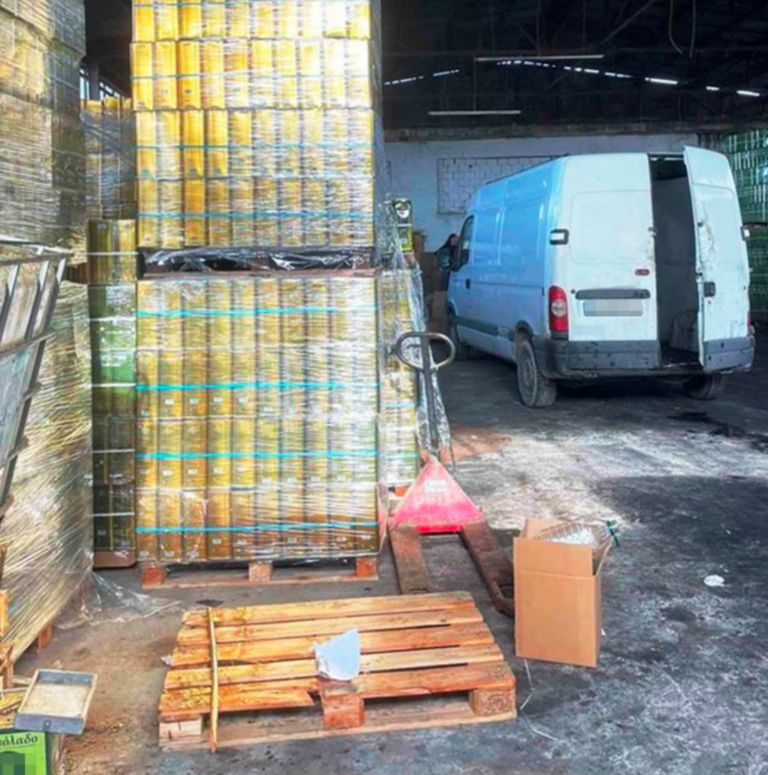 Θεσσαλονίκη: Πατέρας και γιος εισήγαγαν ηλιέλαιο από Βουλγαρία και το πωλούσαν ως έξτρα παρθένο