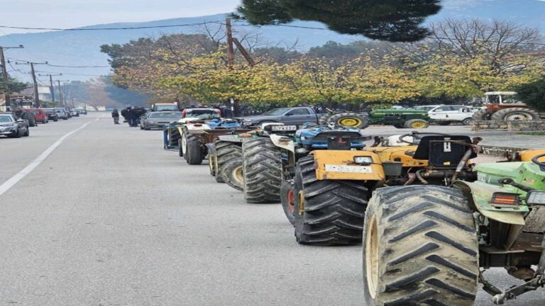 Στους δρόμους οι αγρότες σε τέσσερις περιοχές του νομού Λάρισας