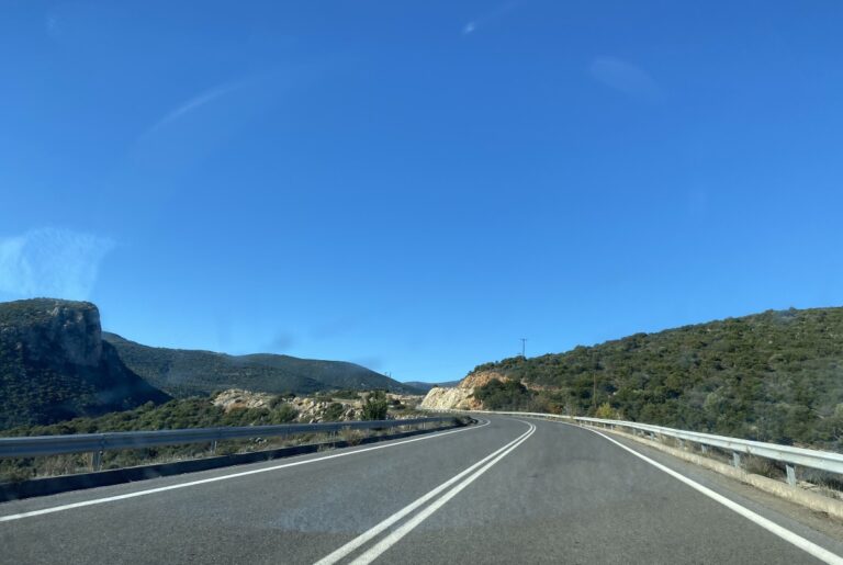 Πελοπόννησος: Απαγόρευση κυκλοφορίας μεγάλων φορτηγών την περίοδο των εορτών