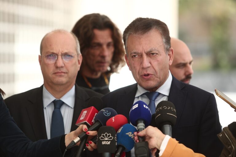 Οικονόμου και Βρούτσης για οπαδική βία: Αποφασισμένοι να αντιμετωπίσουμε αποτελεσματικά τις «αγέλες των χούλιγκαν»