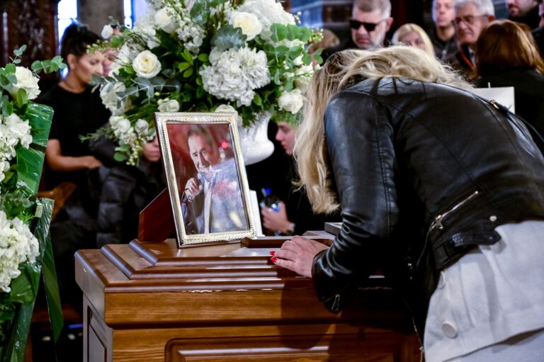 Ν. Ανδρουλάκης για τον Β. Καρρά: Τον αγάπησε όλη η Ελλάδα χαρίζοντάς μας με τη μοναδική φωνή του αξέχαστες στιγμές