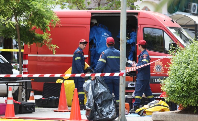 Συναγερμός στα ΕΛΤΑ Χαλανδρίου για ύποπτο φάκελο με σκόνη – Στο σημείο δύναμη της Πυροσβεστικής και της 1ης ΕΜΑΚ