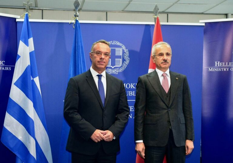 Συνάντηση Χρ.Σταϊκούρα με Τούρκο ομόλογό του – Διμερής συνεργασία κυρίως στον τομέα των μεταφορών