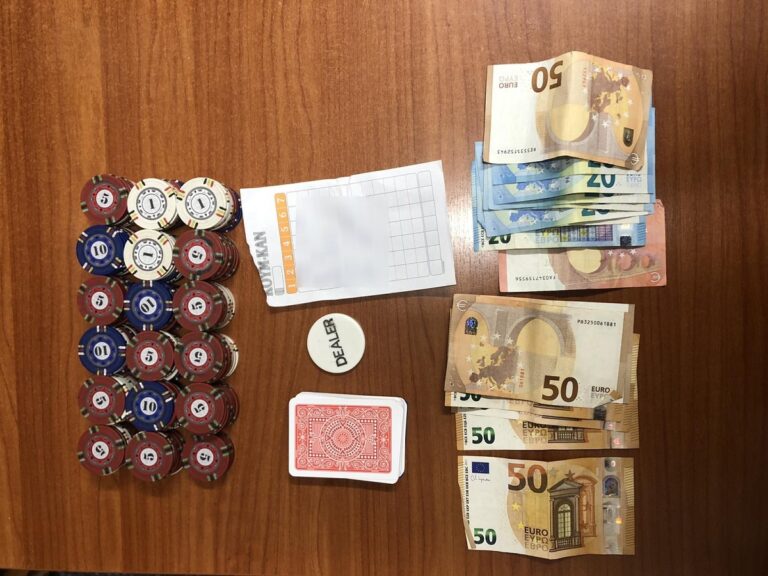Ηράκλειο: Εννέα συλλήψεις για χαρτοπαίγνιο σε καφενείο