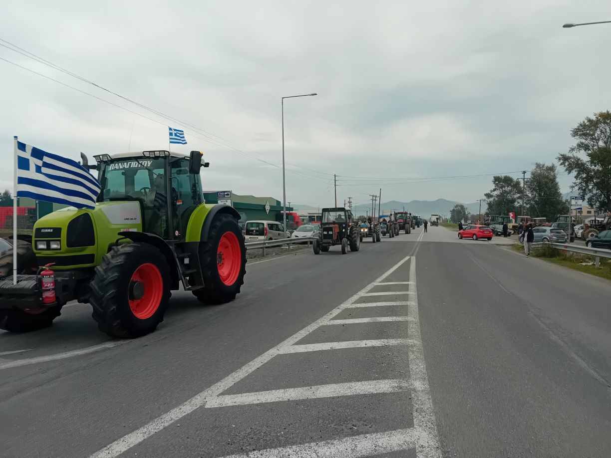 Αγροτικές κινητοποιήσεις: Διευρυμένη υπουργική σύσκεψη στο Μαξίμου την Κυριακή – Εκκλήσεις για διάλογο, επικρίσεις από την αντιπολίτευση