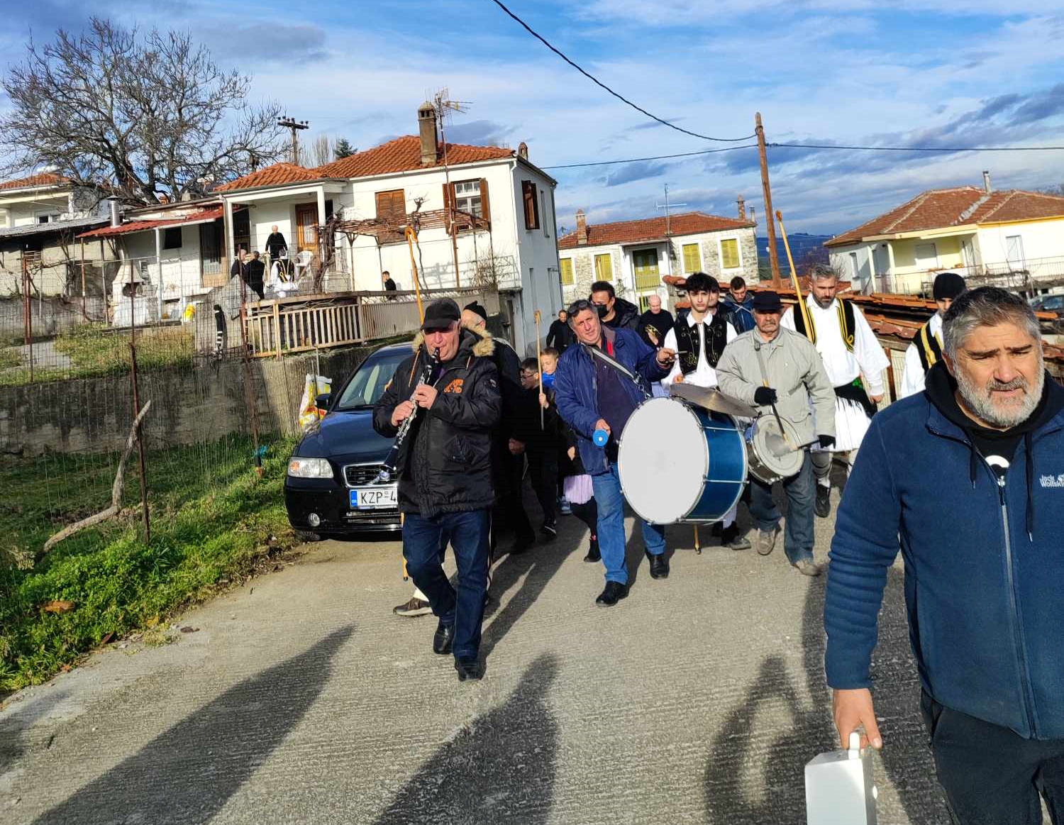 Υποδοχή του νέου έτους με τα παραδοσιακά Ρουγκατζάρια στον Άγιο Γεώργιο Γρεβενών (βίντεο)