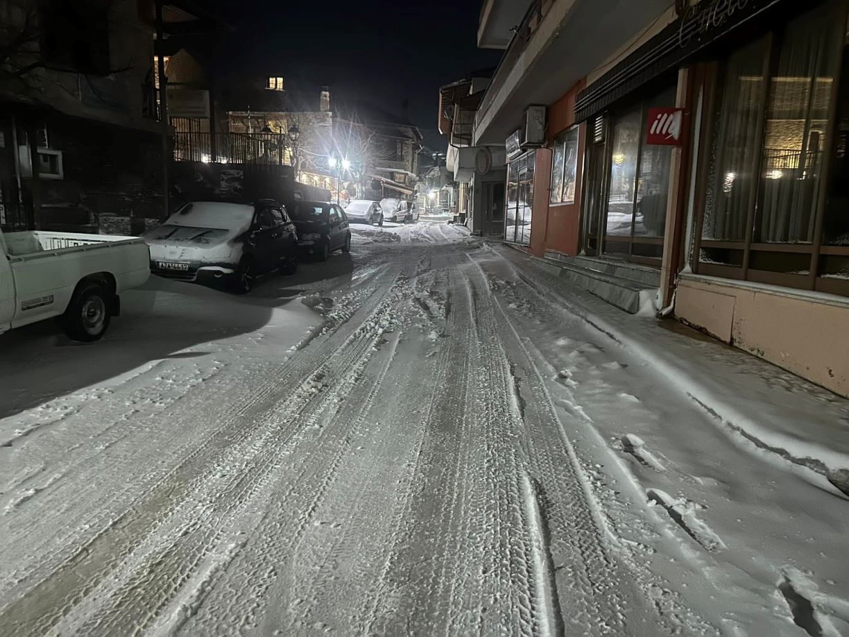 Στα λευκά τα ορεινά χωριά της Λάρισας και των Τρικάλων