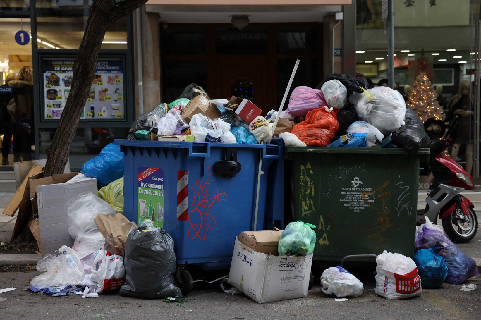 Θεσσαλονίκη: Σύσκεψη του νέου δημάρχου για τους ξεχειλισμένους κάδους