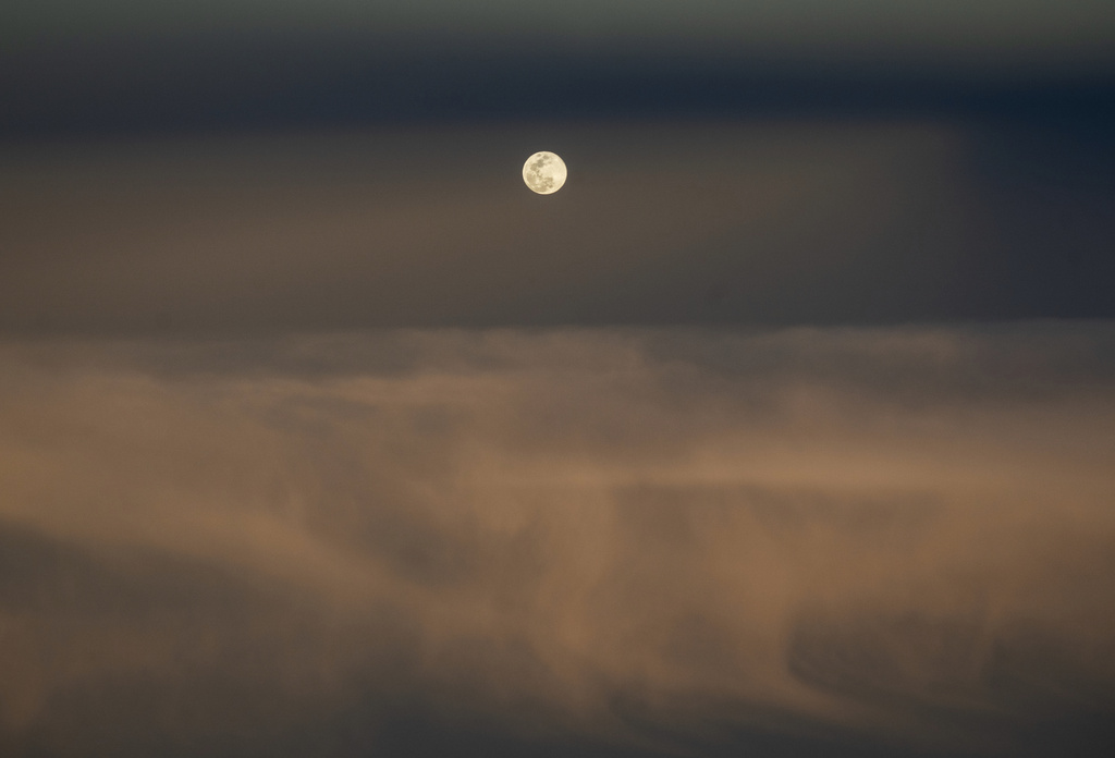 «Φεγγάρι του Λύκου»: Πανέμορφες φωτογραφίες από διάφορα σημεία του πλανήτη