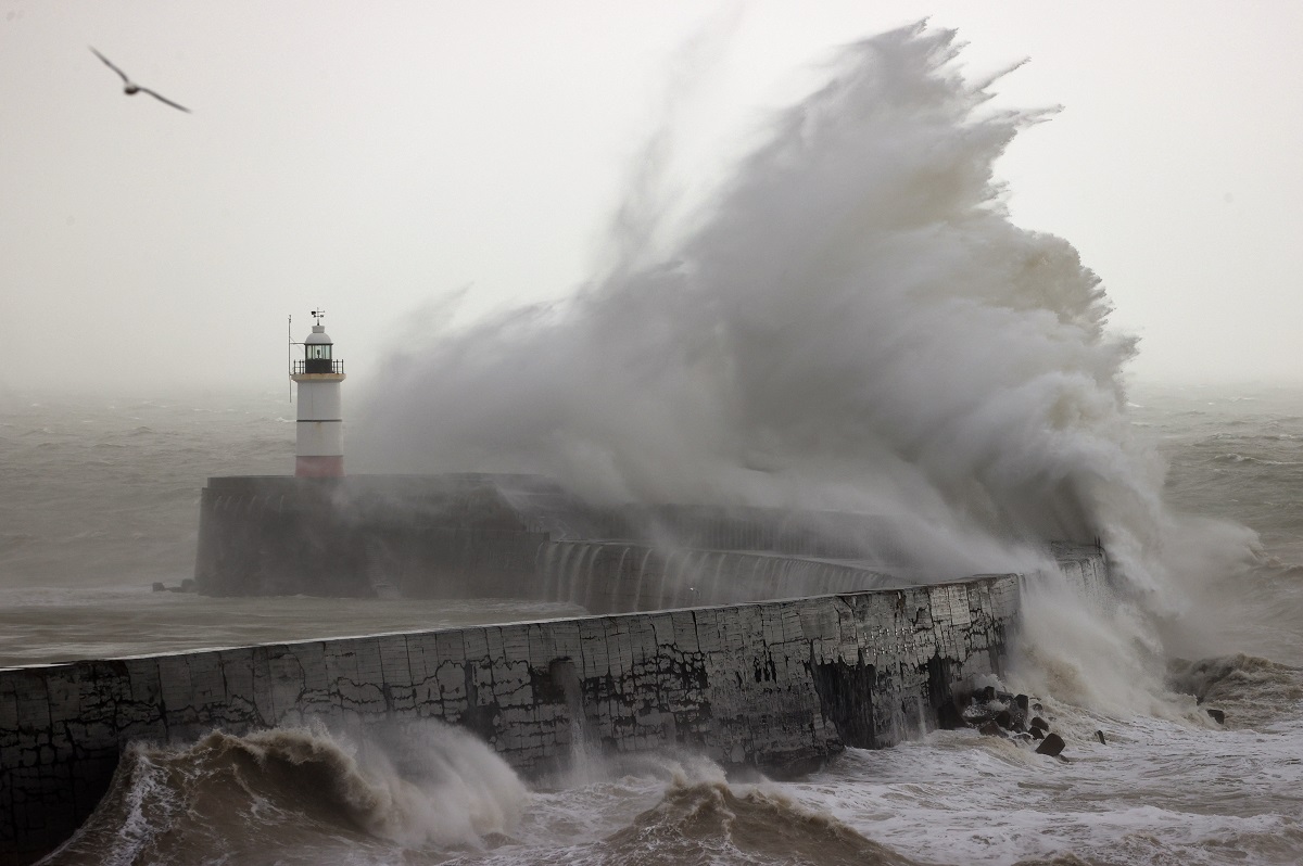 BRITAIN-WEATHER-STORM-HENK
