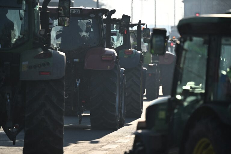 Γερμανία: Κορυφώνονται οι αγροτικές κινητοποιήσεις – Αμετακίνητη η κυβέρνηση
