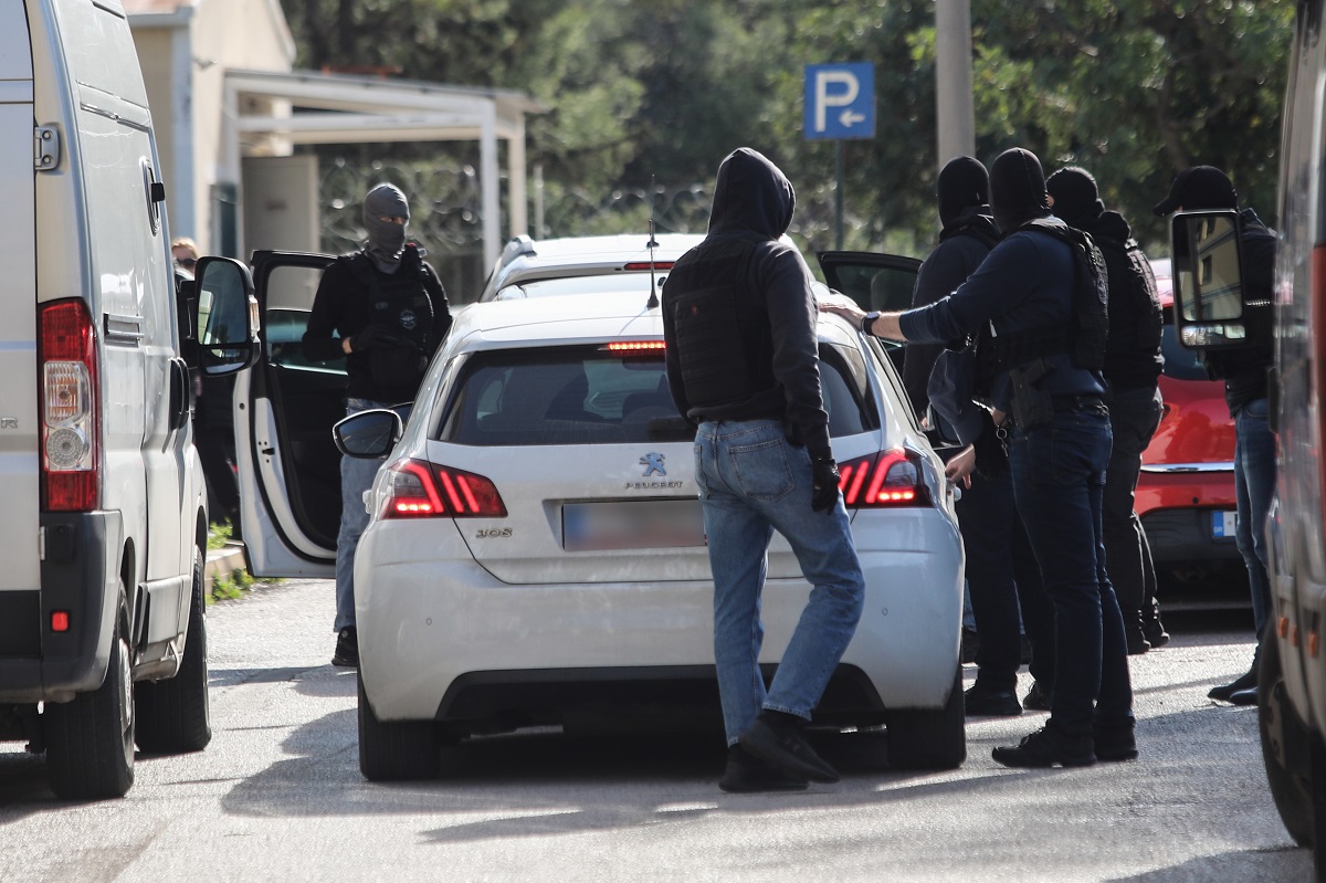Greek Mafia: Στην Ευελπίδων οι συλληφθέντες – Νέος κύκλος ερευνών για έως και 10 άτομα που δεν έχουν ταυτοποιηθεί