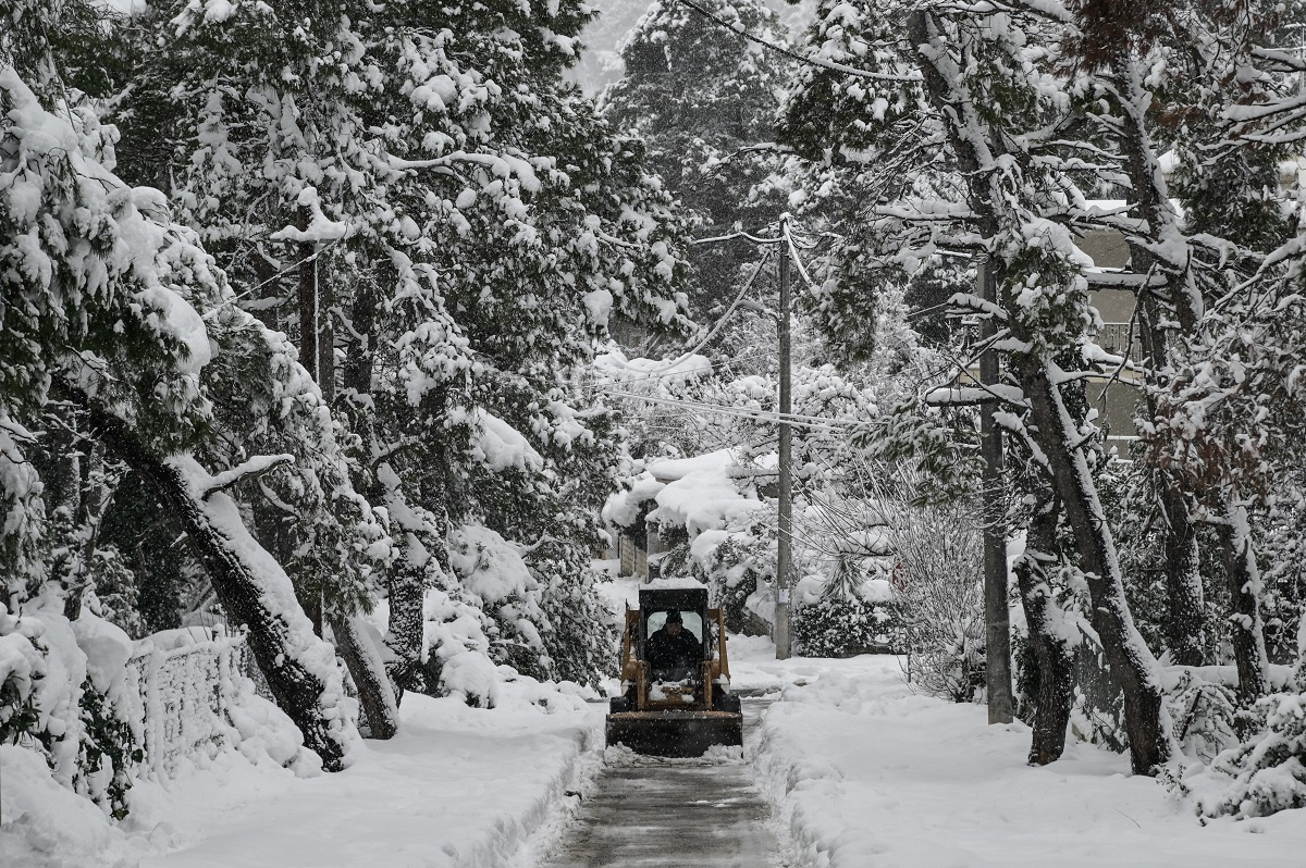 Χειμωνιάτικο σκηνικό σε όλη τη χώρα – Κλειστά σχολεία λόγω του χιονιά