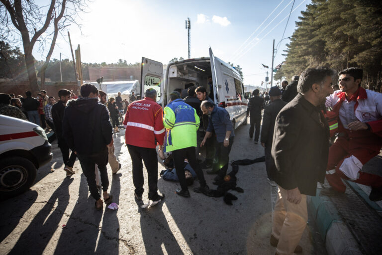 Ο ISIS ανέλαβε την ευθύνη για τις επιθέσεις με τους 100 νεκρούς στο Ιράν