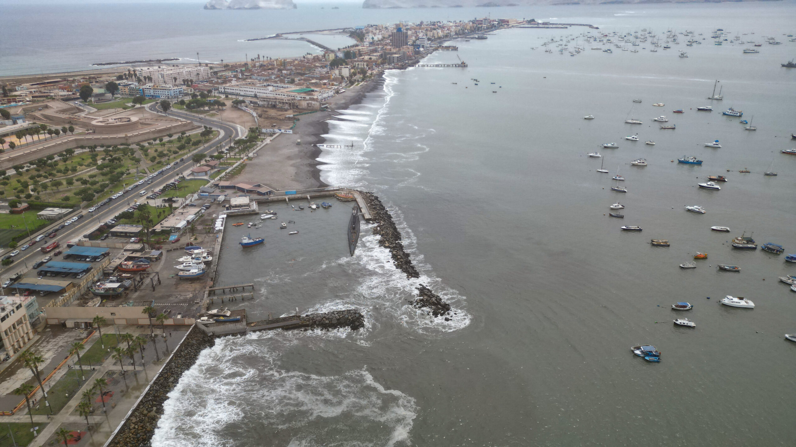 Περού: Έκλεισαν 33 από τα 121 λιμάνια της χώρας, λόγω σφοδρής θαλασσοταραχής