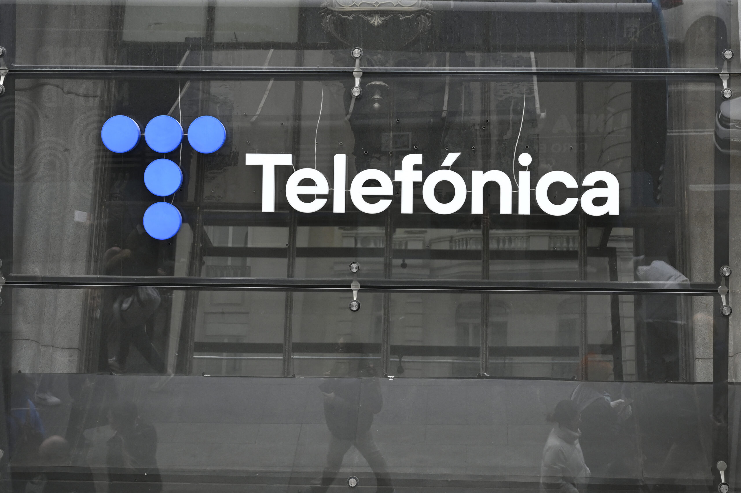 Ισπανία: Στην απόλυση 3.421 εργαζομένων θα προχωρήσει η εταιρεία τηλεπικοινωνιών  Telefónica