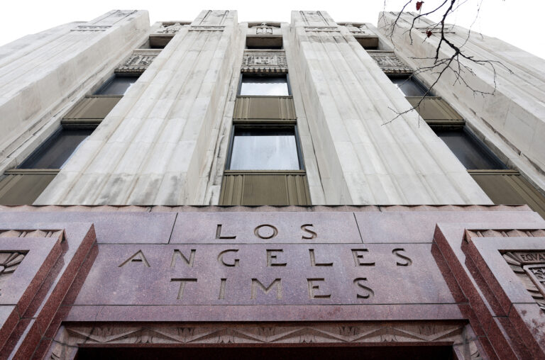 ΗΠΑ: Στην απόλυση τουλάχιστον 115 δημοσιογράφων θα προχωρήσει η εφημερίδα Los Angeles Times