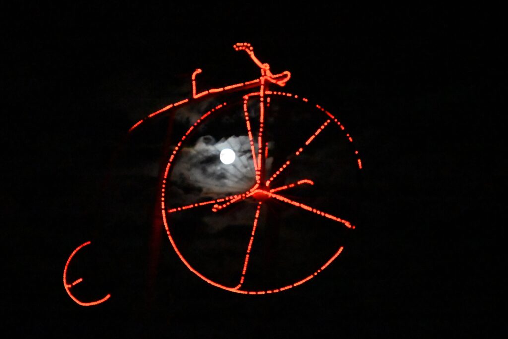 Εντυπωσιακές εικόνες και βίντεο από την Πανσέληνο του Ιανουαρίου – Το «φεγγάρι του Λύκου» φώτισε τον νυχτερινό ουρανό