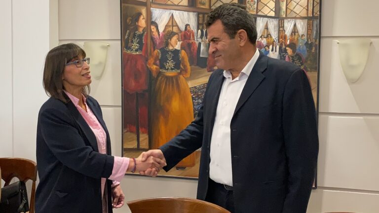 Καστοριά: Σε εγκάρδιο κλίμα η παράδοση-παραλαβή της Αντιπεριφέρειας