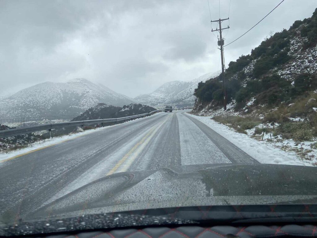 Στα λευκά ντύθηκαν τα ημιορεινά του Ν. Χανίων