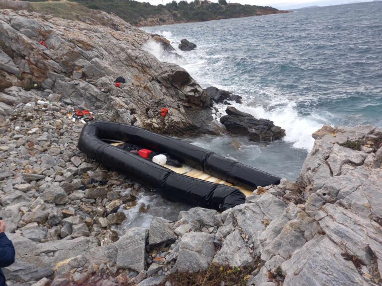 Λέσβος: Βάρκα με μετανάστες έφτασε σε βραχώδη περιοχή – Δύο νεκροί και ένας αγνοούμενος