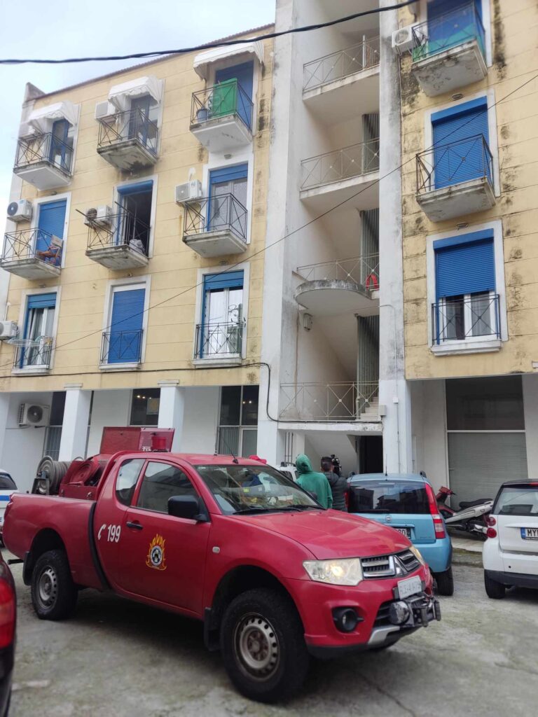 Λέσβος: Άμεση επέμβαση της Πυροσβεστικής σε πυρκαγιά σε σπίτι στην περιοχή Αγ. Θεράποντα