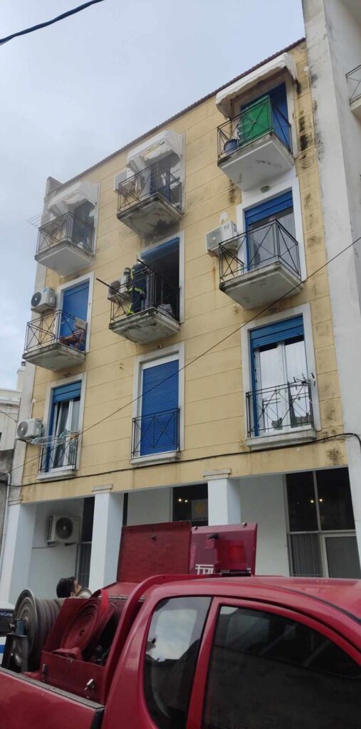 Λέσβος: Άμεση επέμβαση της Πυροσβεστικής σε πυρκαγιά σε σπίτι στην περιοχή Αγ. Θεράποντα