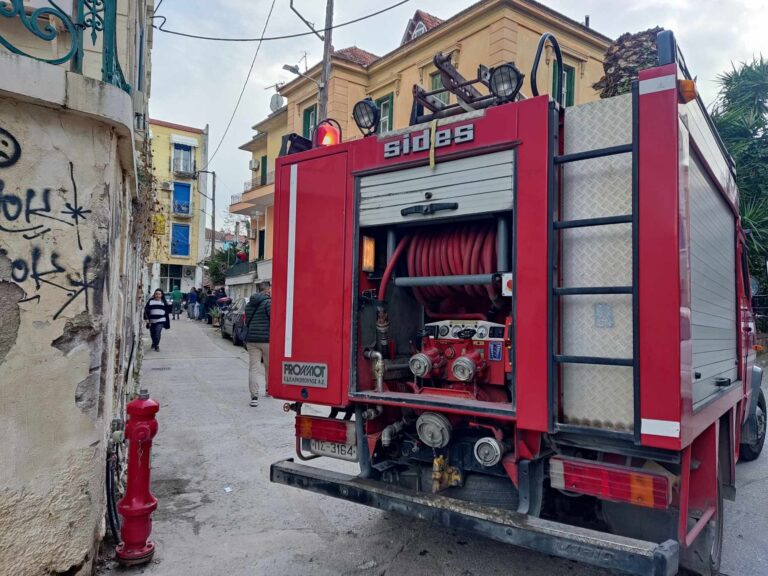Λέσβος: Άμεση επέμβαση της Πυροσβεστικής σε πυρκαγιά σε σπίτι στην περιοχή Αγ. Θεράποντα