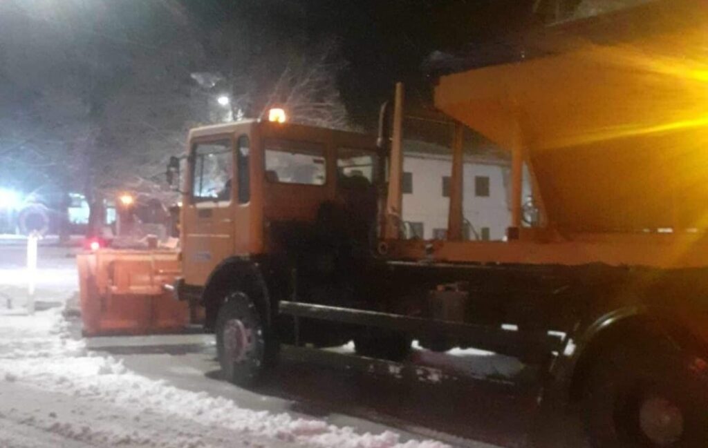Σέρρες: Πέρασε ο χιονιάς χωρίς προβλήματα – Τα εκχιονιστικά της Περιφέρειας καθάρισαν τους δρόμους