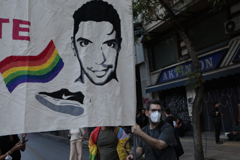 Ξεκίνησε η δευτεροβάθμια δίκη για τον θάνατο του Ζακ Κωστόπουλου – «Σας εκλιπαρώ να αποδώσετε δικαιοσύνη» είπε η μητέρα του