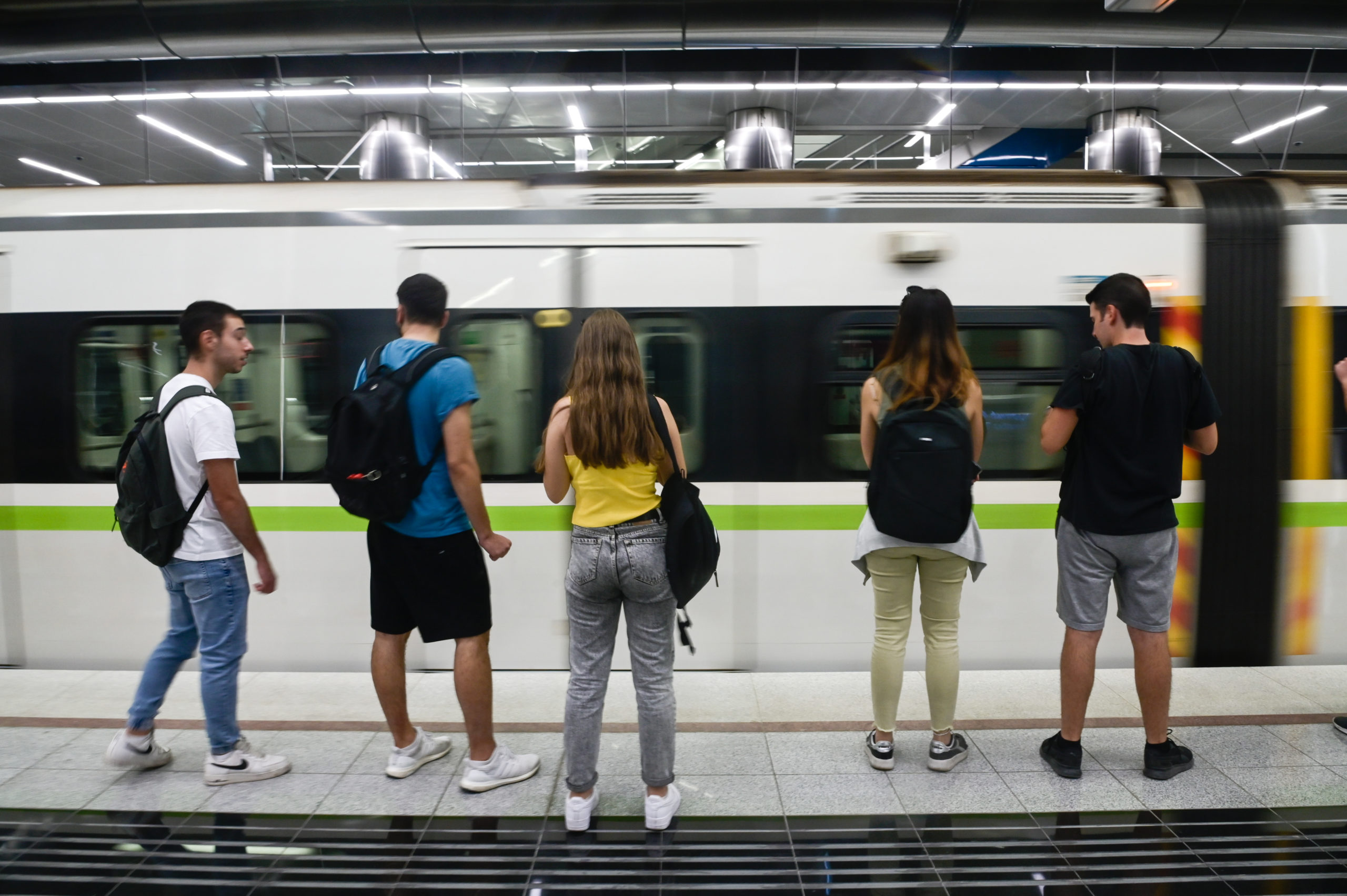 Ερώτηση βουλευτών ΣΥΡΙΖΑ για τα δικαιώματα των επιβατών – Η απάντηση του υπ. Μεταφορών με «έξι αλήθειες»