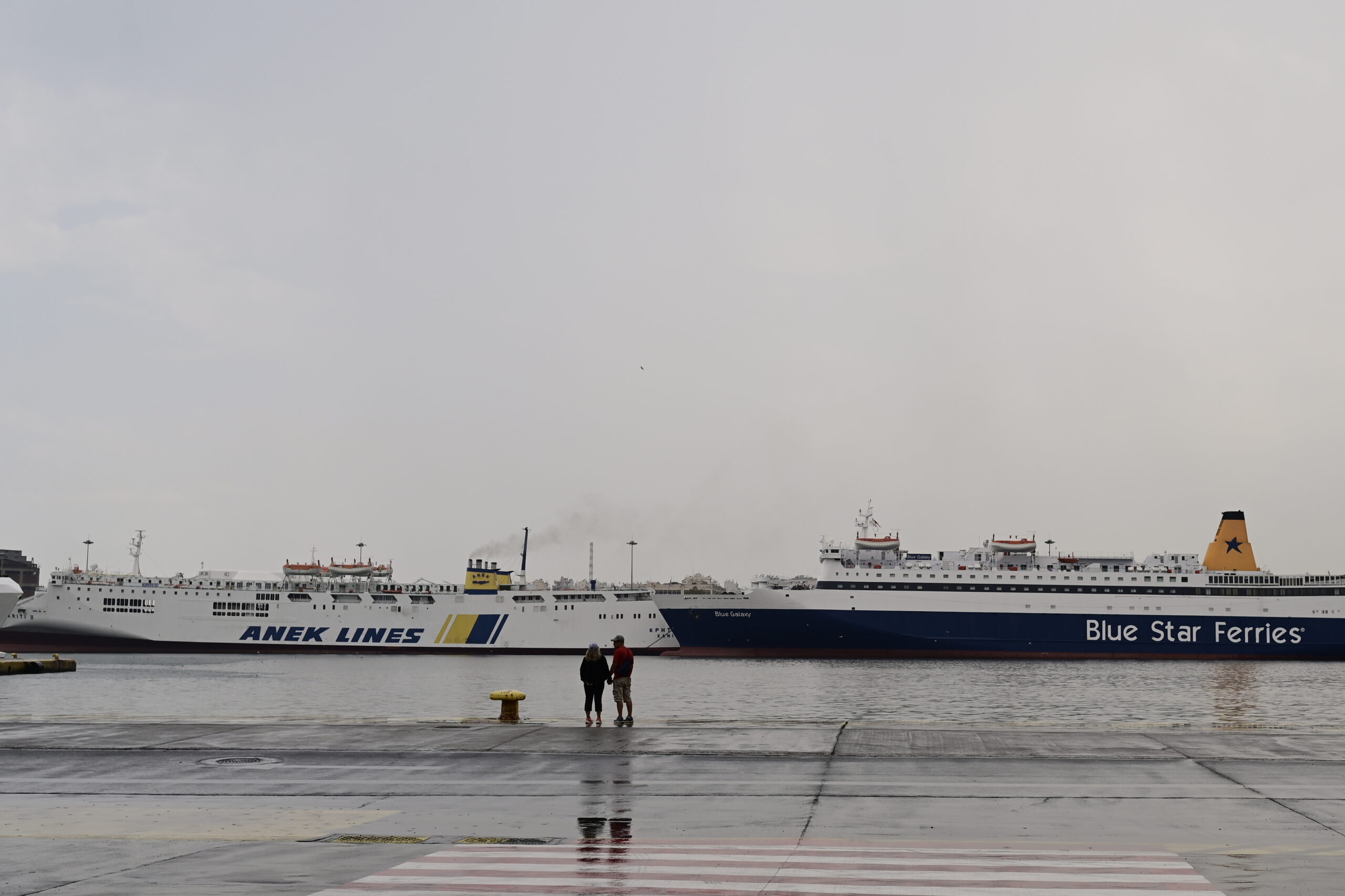 Μετά τις 17:30 ξεκινούν τα δρομολόγια των πλοίων από τον Πειραιά – Δεν εκτελούνται δρομολόγια από Ραφήνα και Λαύριο