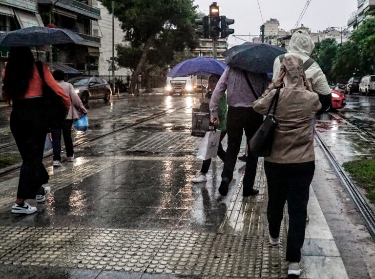Επικαιροποίηση έκτακτου δελτίου ΕΜΥ: Ισχυρές βροχές, καταιγίδες και θυελλώδεις άνεμοι ως το βράδυ