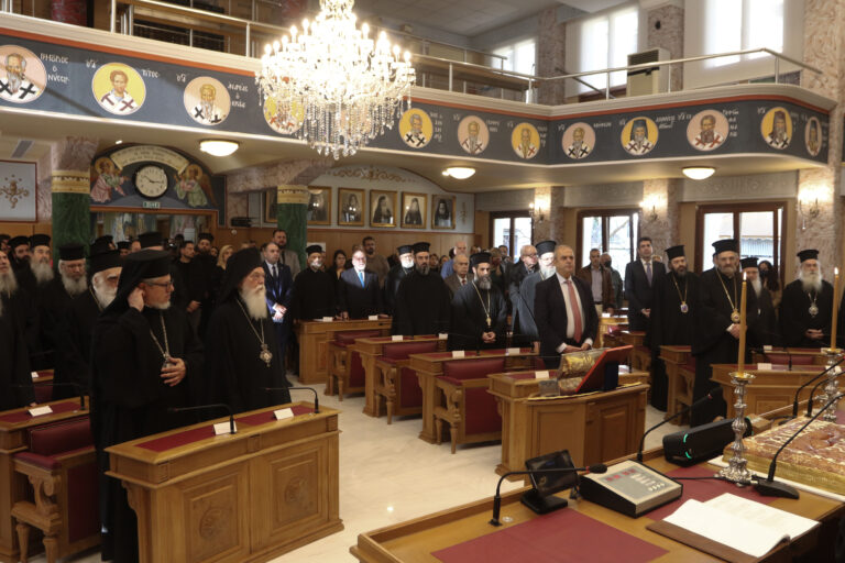 Ιερά Σύνοδος: Εκτακτη σύγκληση για τον γάμο ομοφύλων