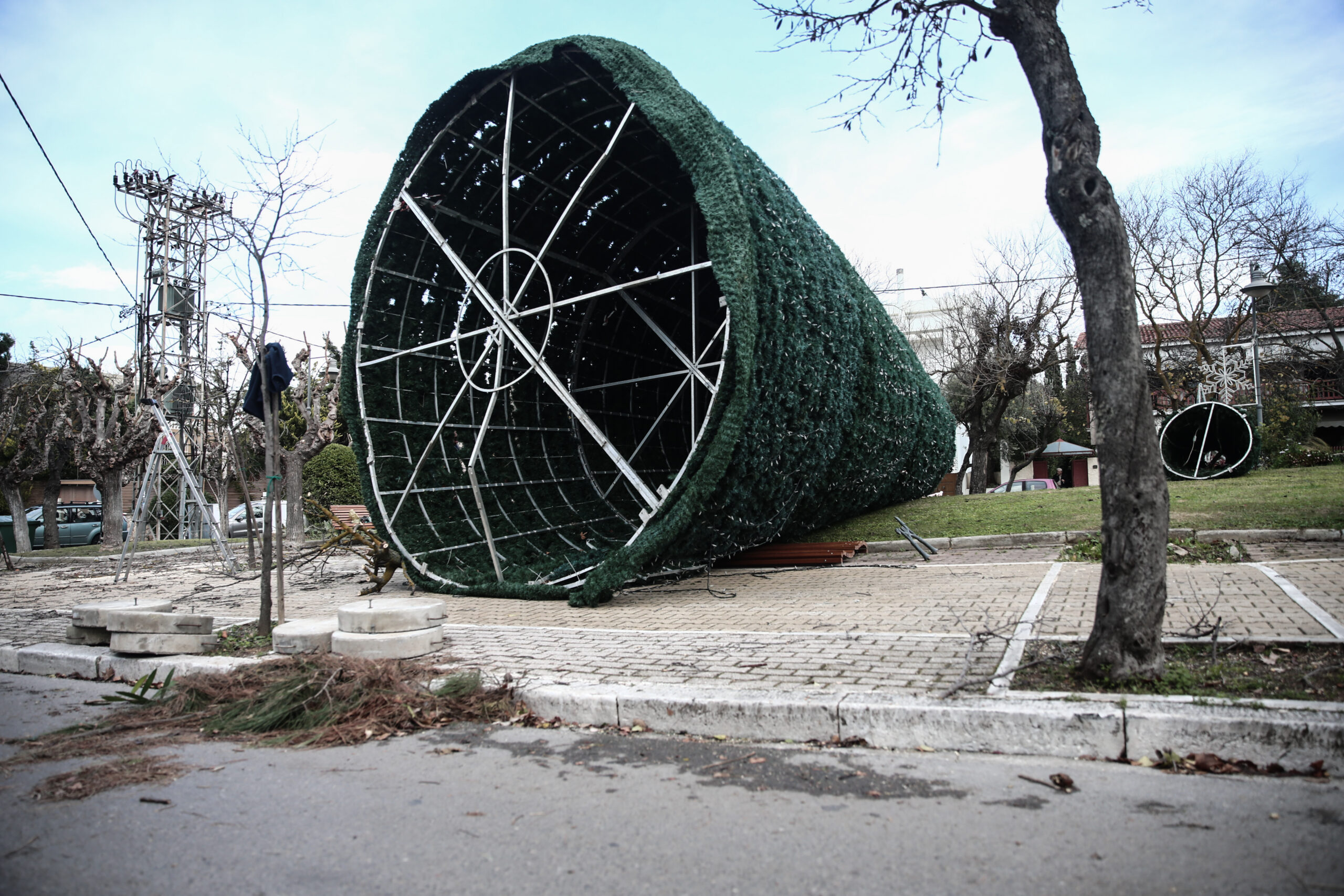 ΠΤΩΣΕΙΣ ΔΕΝΤΡΩΝ ΚΑΙ ΖΗΜΙΕΣ ΑΠΟ ΤΗΝ ΚΑΚΟΚΑΙΡΙΑ ΣΤΗΝ ΦΙΛΟΘΕΗ(ΚΩΣΤΑΣ ΤΖΟΥΜΑΣ/EUROKINISSI)