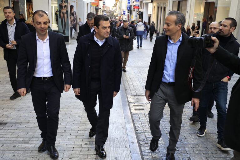 Αυτοψία Σκρέκα στην πρεμιέρα των χειμερινών εκπτώσεων: Δεν υπάρχουν φαινόμενα παραπλάνησης – Εντατικοί οι έλεγχοι