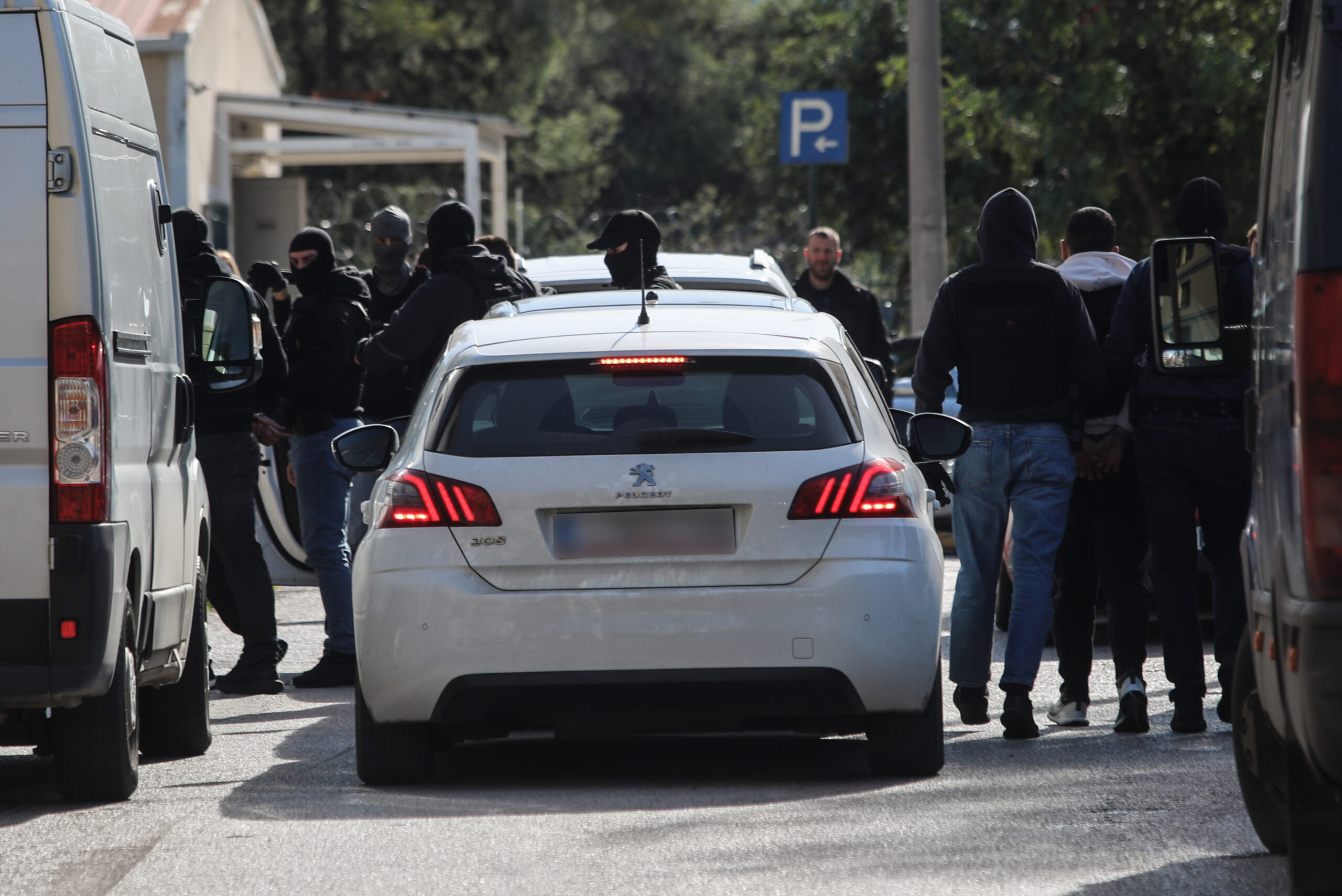 ΑΠΟΛΟΓΙΑ ΣΤΟΝ ΕΙΣΑΓΓΕΛΕΑ ΤΩΝ ΣΥΛΛΗΦΘΕΝΤΩΝ ΓΙΑ ΤΙΣ ΔΟΛΟΦΟΝΙΕΣ ΒΑΣΙΛΗ ΡΟΥΜΠΕΤΗ ΚΑΙ ΓΙΑΝΝΗ ΣΚΑΦΤΟΥΡΟΥ (ΓΙΑΝΝΗΣ ΠΑΝΑΓΟΠΟΥΛΟΣ/EUROKINISSI)