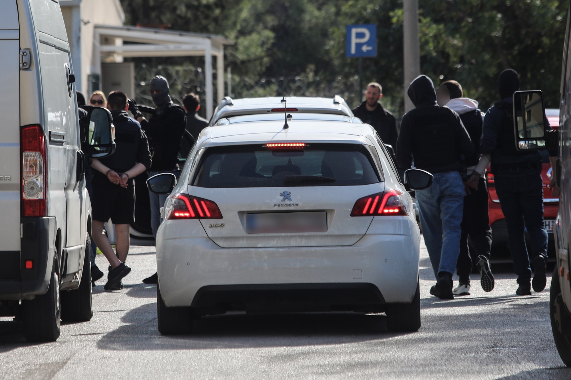 Greek Mafia: Με εννέα κακουργήματα αντιμέτωποι οι δυο συλληφθέντες – «Κλέβω, πυροβολάω, σκοτώνω»