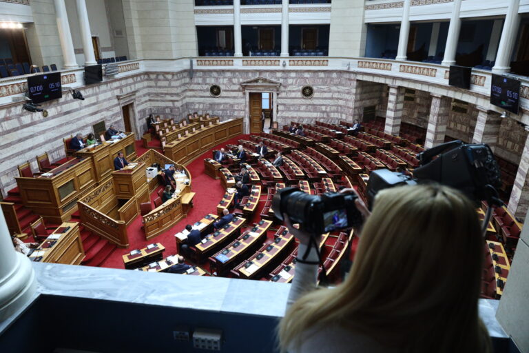 Υπερψηφίστηκε το νομοσχέδιο για την επιστολική ψήφο