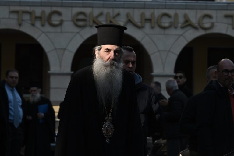 «Όχι» ιεραρχών στον γάμο ομόφυλων – Αποστολή επιστολών προς τους βουλευτές και ανάγνωση εγκυκλίου σε όλους τους ναούς