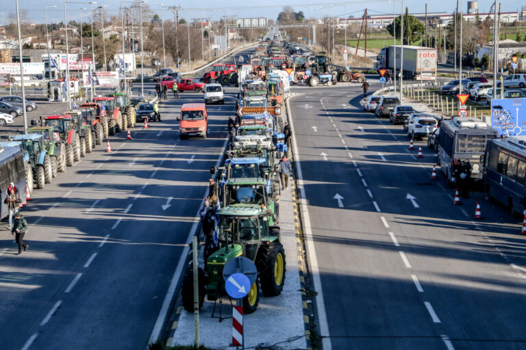 Κλιμακώνουν τις κινητοποιήσεις οι αγρότες – Την Πέμπτη κατεβαίνουν 300 τρακτέρ στην AGROTICA