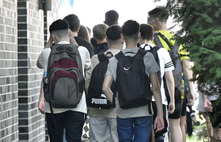 Γερμανία: Μουσουλμάνοι μαθητές φέρονται να ζήτησαν επιβολή της Σαρία στο σχολείο τους στη Βόρεια Ρηνανία-Βεστφαλία