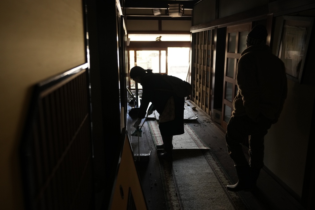 Σεισμός στην Ιαπωνία: Αυξάνεται δραματικά ο αριθμός των νεκρών – Εκτεταμένες ζημιές αλλά χωρίς προβλήματα οι πυρηνικοί σταθμοί
