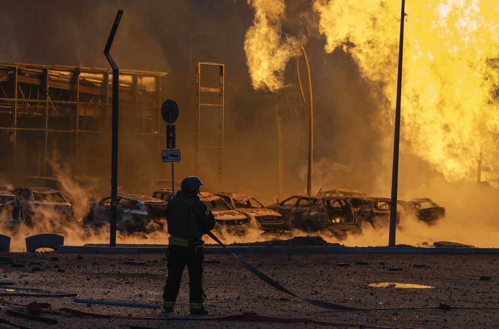 Μπαράζ πυραυλικών επιθέσεων στην Ουκρανία – Ζελένσκι: Οι απάνθρωποι Ρώσοι χρησιμοποίησαν σχεδόν 100 πυραύλους